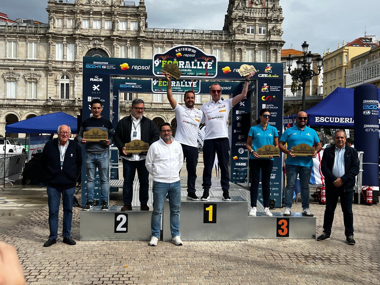 El piloto extremeño Ángel Santos y su copiloto Mario Osma, ya proclamados bicampeones de España del campeonato de España de Energías Alternativas – RACE, afrontan la última prueba del campeonato, el Eco Rallye de Canarias. Un formato nueva de la prueba en la que se competirá en dos islas, Tenerife y Gran Canaria y donde los extremeños de Toyota Kobe Motor junto al apoyo de Toyota Canarias se marcan el objetivo de vencerla y así cerrar una temporada extraordinaria.